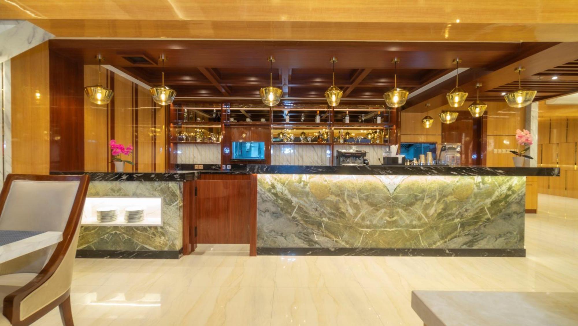 City Of Aventus Hotel - Denpasar Екстер'єр фото