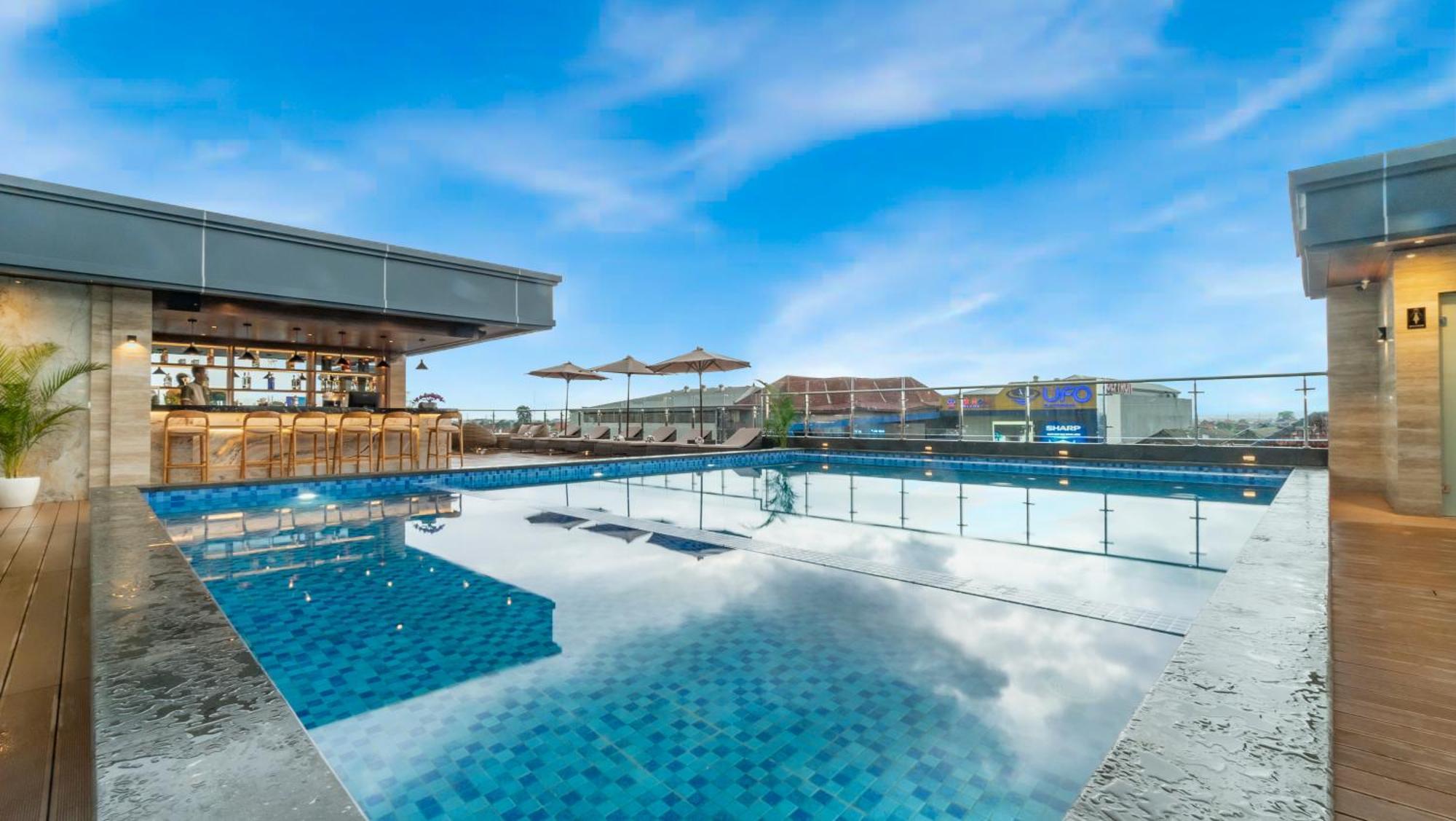 City Of Aventus Hotel - Denpasar Екстер'єр фото